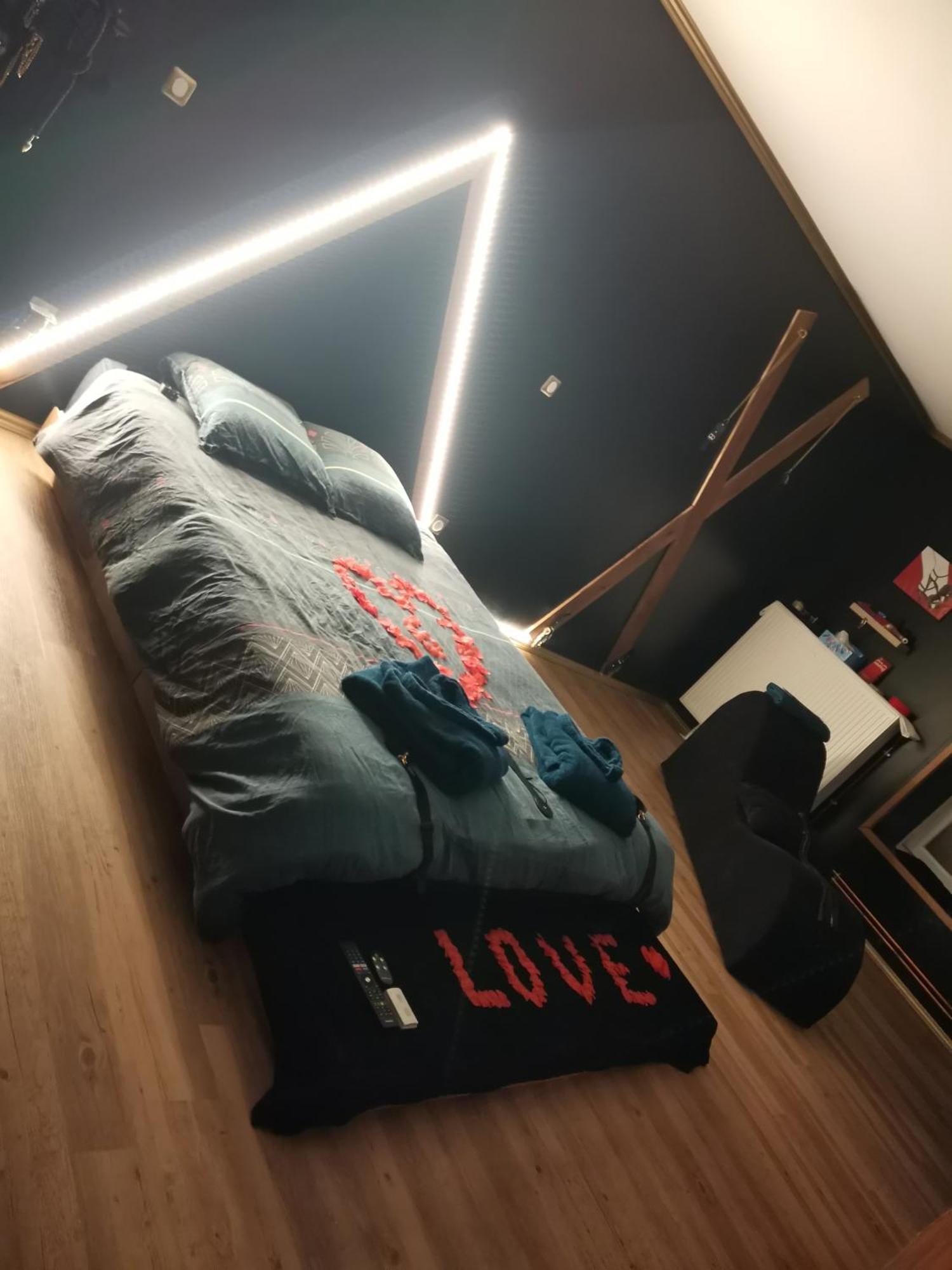 Love-Room L'Eden Du Desir Vecqueville Bagian luar foto